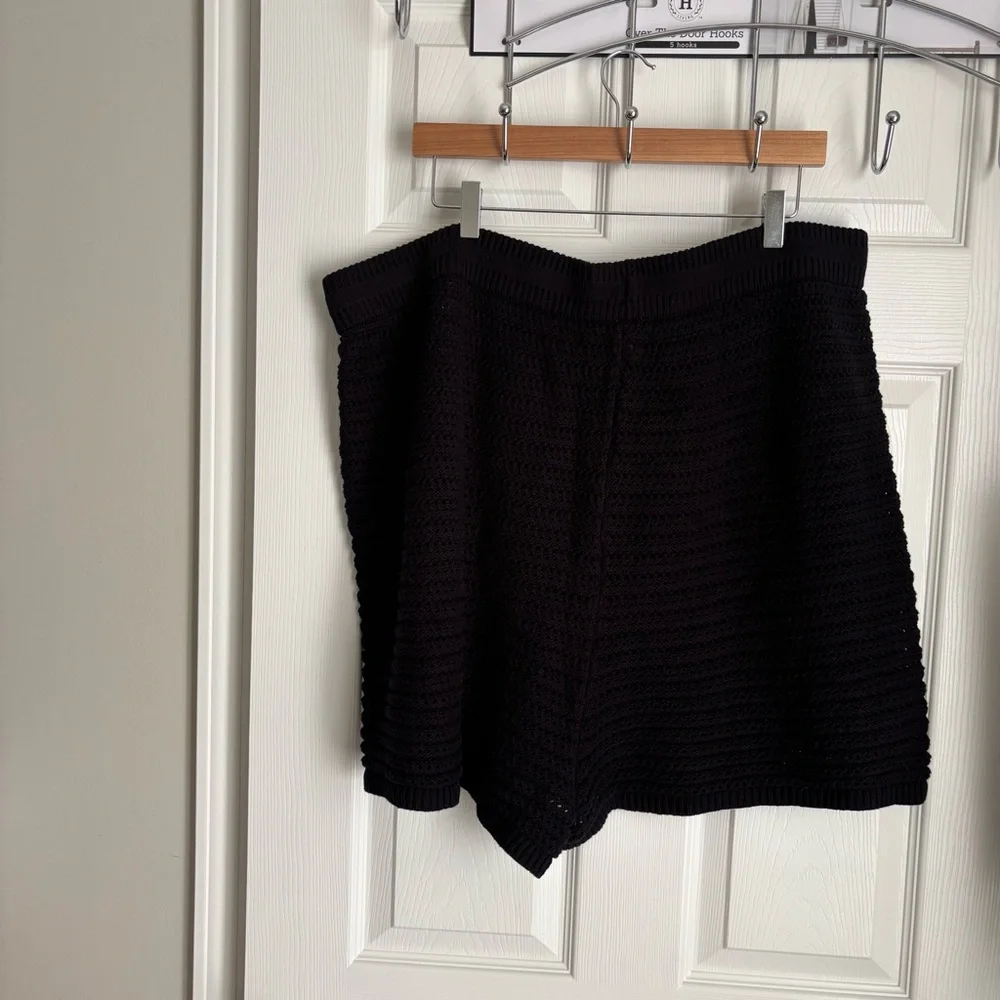 Old Navy Women’s Black Crochet Shorts‎ Size 3X